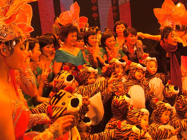 老藝術(shù)家朱明瑛現(xiàn)場演出